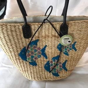 STRAW TOTE BAG GREAT FOR SUMMER